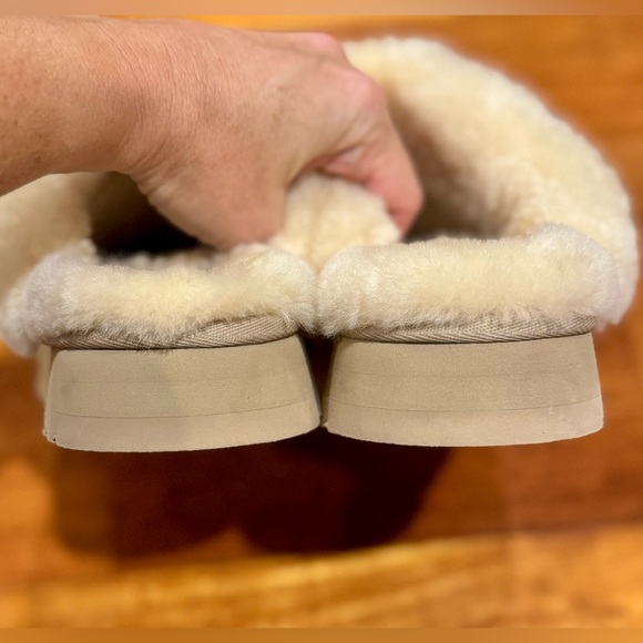 UGG Like-New Women's Shearling Slippers | Disquette | Sand | Size 9 - Picture 10 of 11